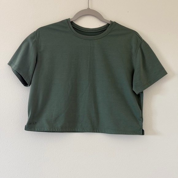 BYLT Essential Cropped Crew Green Tee size medium - Picture 6 of 7